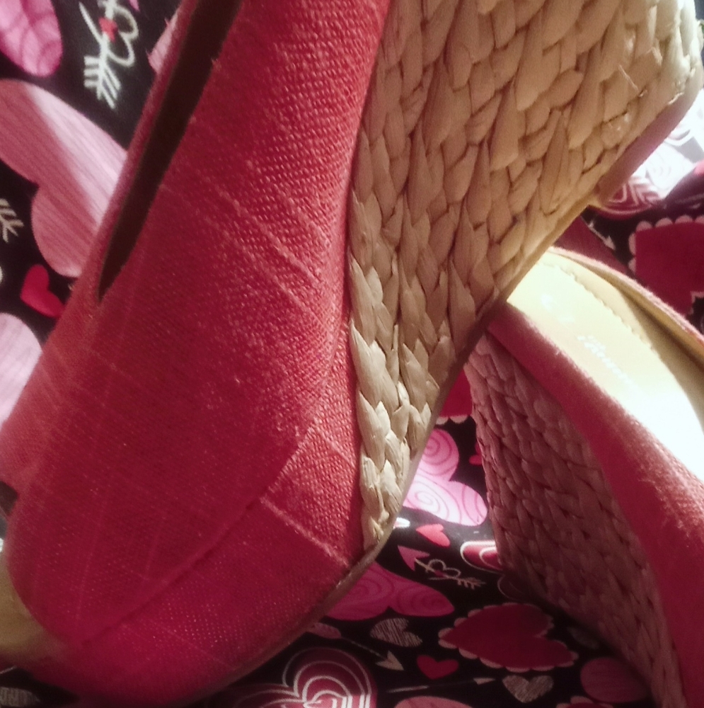 CL Laundry Pink Wedges